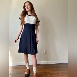 True 90’s vintage white and navy pleated dress